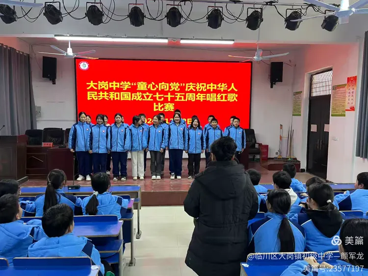 文明穿着校服 争做新时代好少年